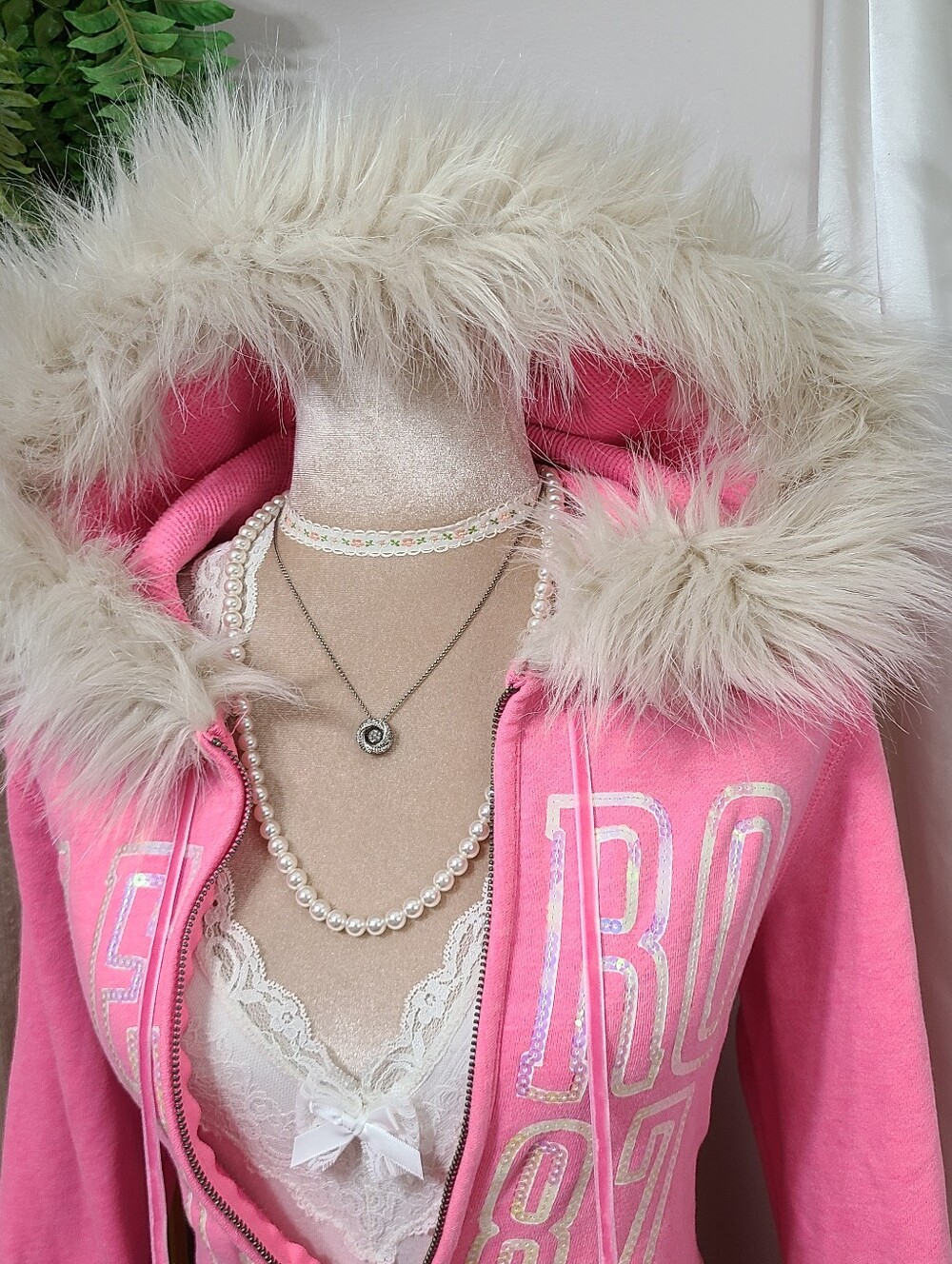 ♡ Y2K ♡ Aeropostale Hot Pink Fur Trim Hooded Jacket Pom-poms Sequin Logo - Picture 6 of 10